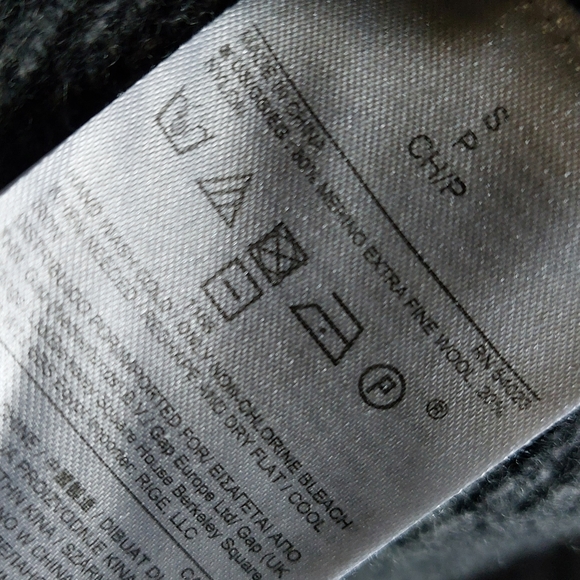 Banana Republic Italian merino wool sweater - Picture 3 of 3